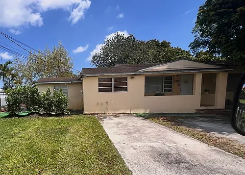 1329 SW 75th Ave Photo 1
