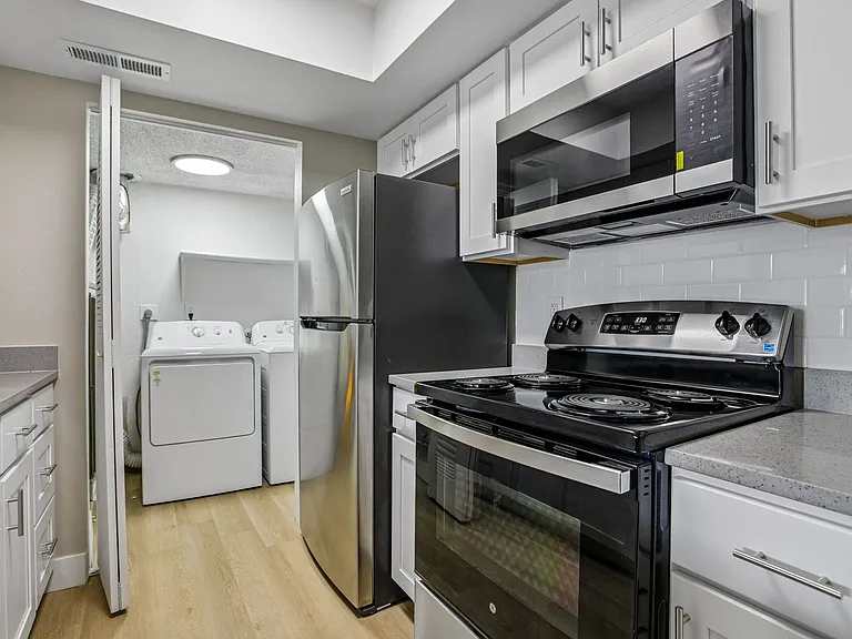 Brighton Place Apartments — Photo 27