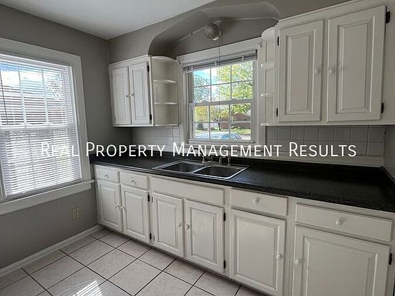 4th image of 418 S Lincoln Park Dr
