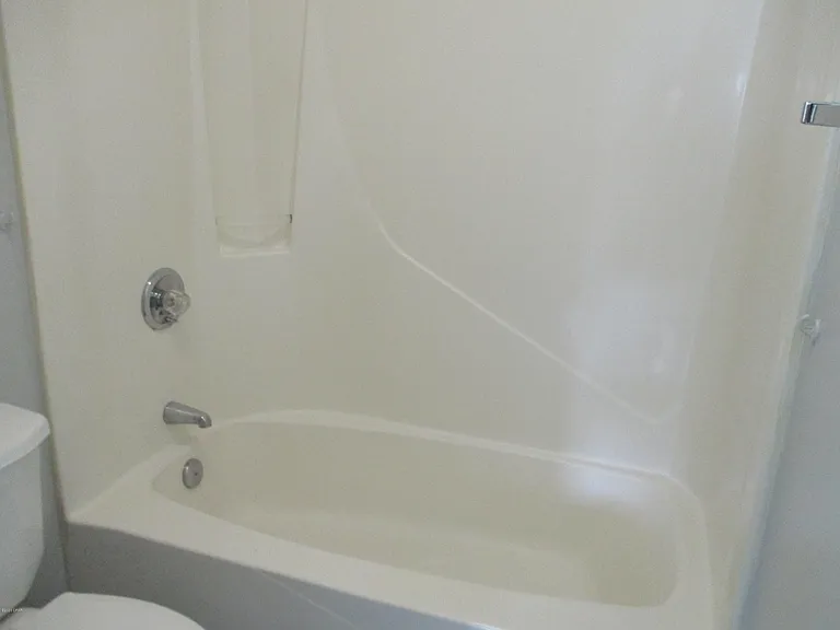 1346 Stephen Dr — Photo 9