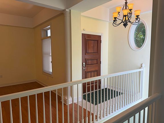 5th image of 16 Thomas Pointe Dr