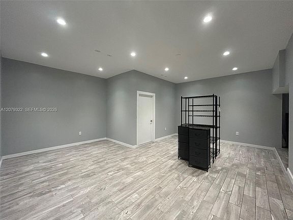 4th image of 181 NE 25th Ter