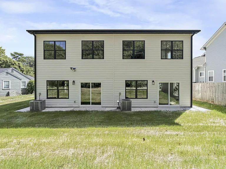 3127 Columbus Cir — Photo 3
