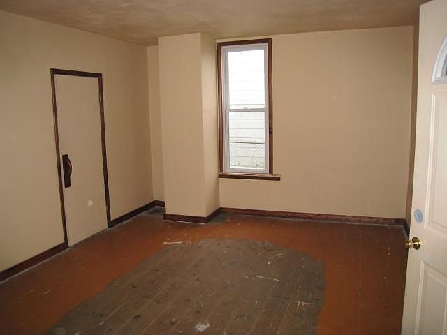 2nd image of 125 Maple St