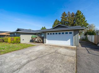 2157 Delta Waters Rd, Medford, OR 97504