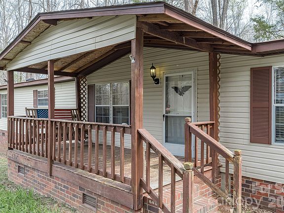 2nd image of 4870 Woodleaf Rd
