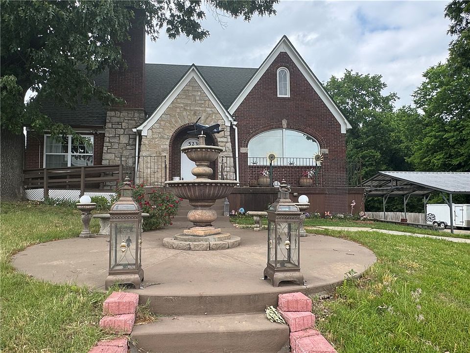 1st image of 523 W Stephenson Ave