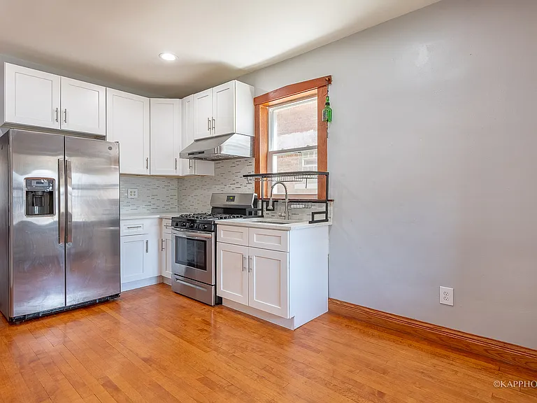 1229 W 31st St #2 — Photo 3