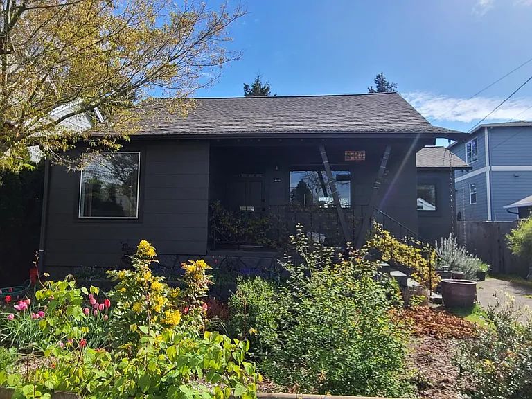 8414 N Fiske Ave — Photo 1