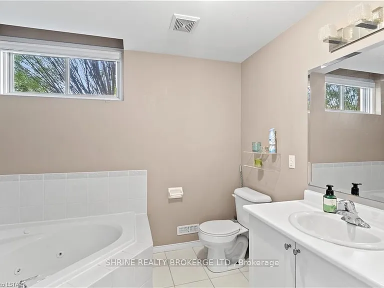 1841 Foxwood Ave #UPPER — Photo 33