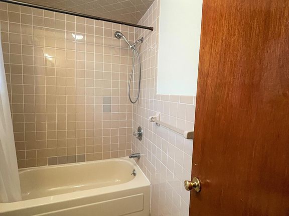 5th image of 4358 Martha Ave Floor 3