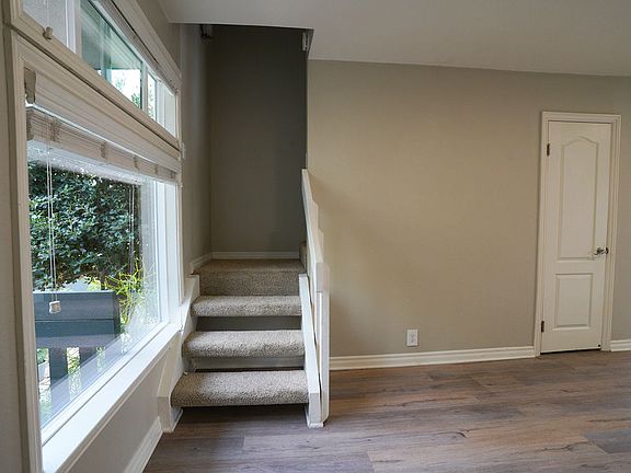 4th image of 320 12th St APT 10