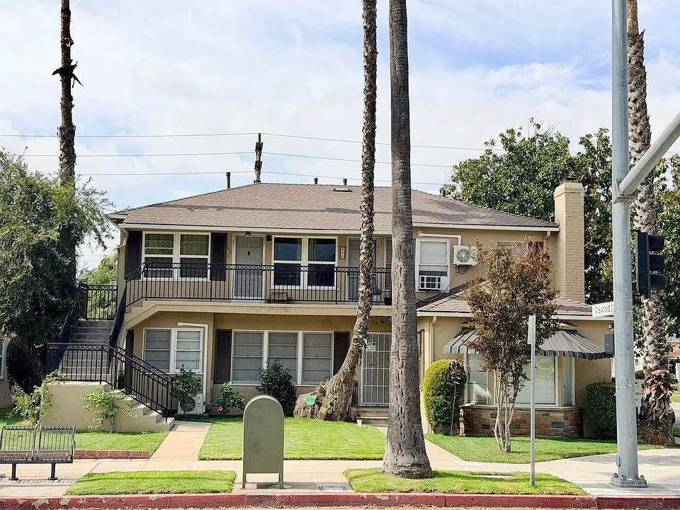 988-990 W. Glenoaks Blvd. & 928 Graynold Ave.