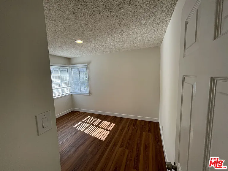 10631 Tinker Ave — Photo 28