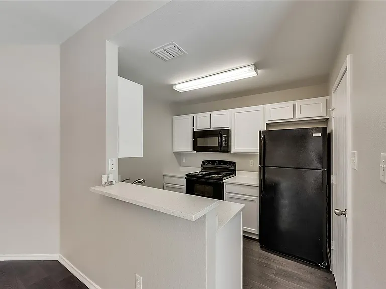 305 Kings Way Dr #A — Photo 4