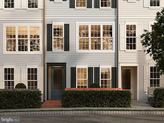 2nd image of 1135 Collina Ln