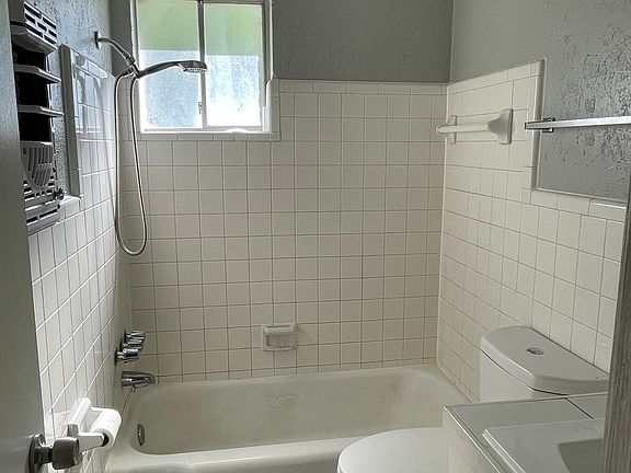 2nd image of 1301 S Hood St #10