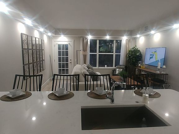 2nd image of 4807 Bayshore Blvd APT D3