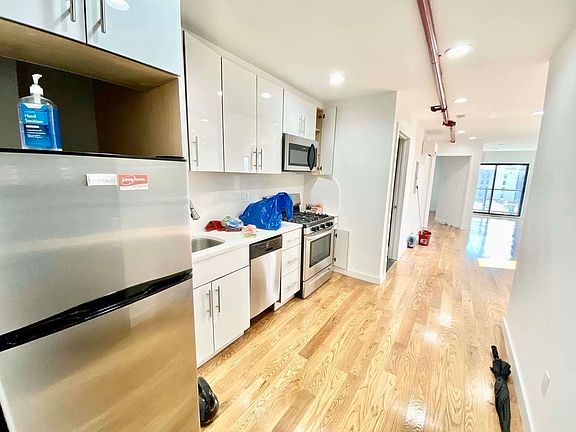 2nd image of 850 Flatbush Ave