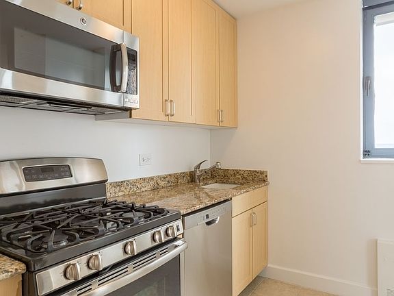 4th image of 235 W 48th St APT 41J