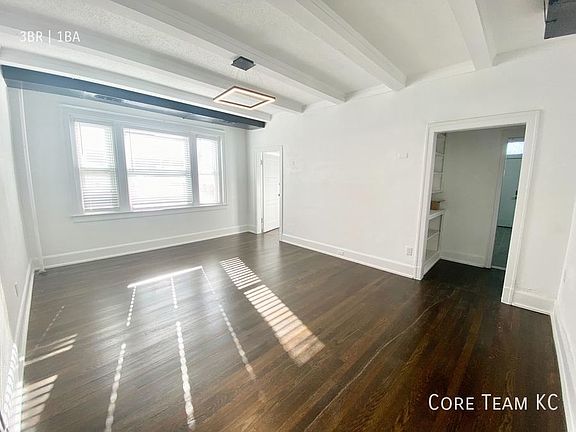 3rd image of 504 Gladstone Blvd #14