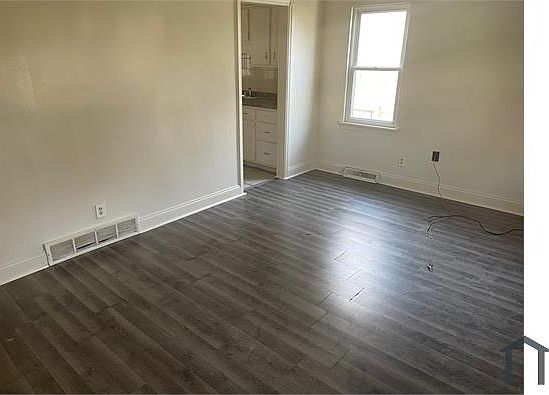 3rd image of 25650 Briardale Ave