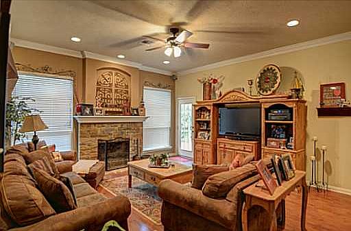 2nd image of 9495 Woodview (pvt) Dr