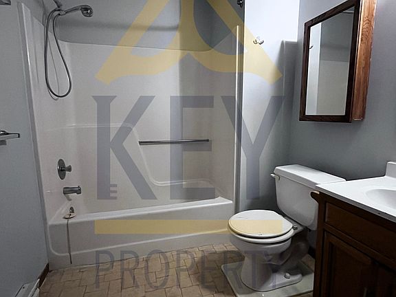 3rd image of 493-497 Hollenbeck St