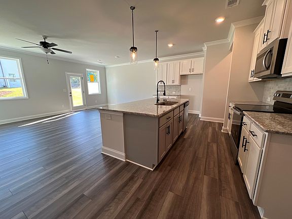 Family room and Kitchen with big island - 1st floor
