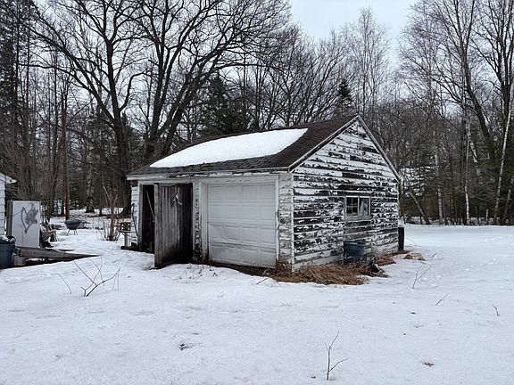 3rd image of 2846 Crescent Rd