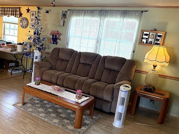 5th image of 565 Bell Ln