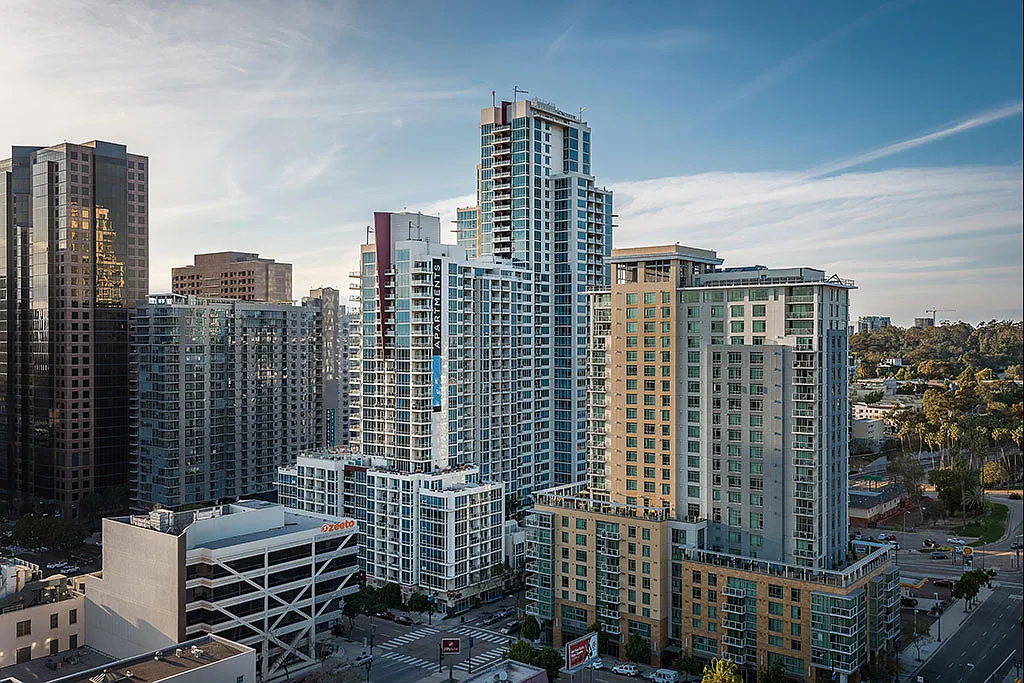 Vantage Pointe — Photo 1