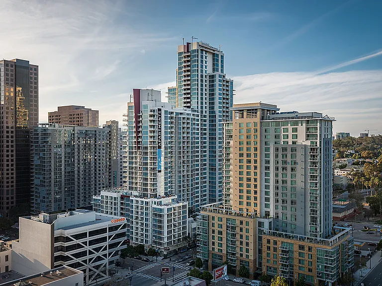 Vantage Pointe — Photo 1