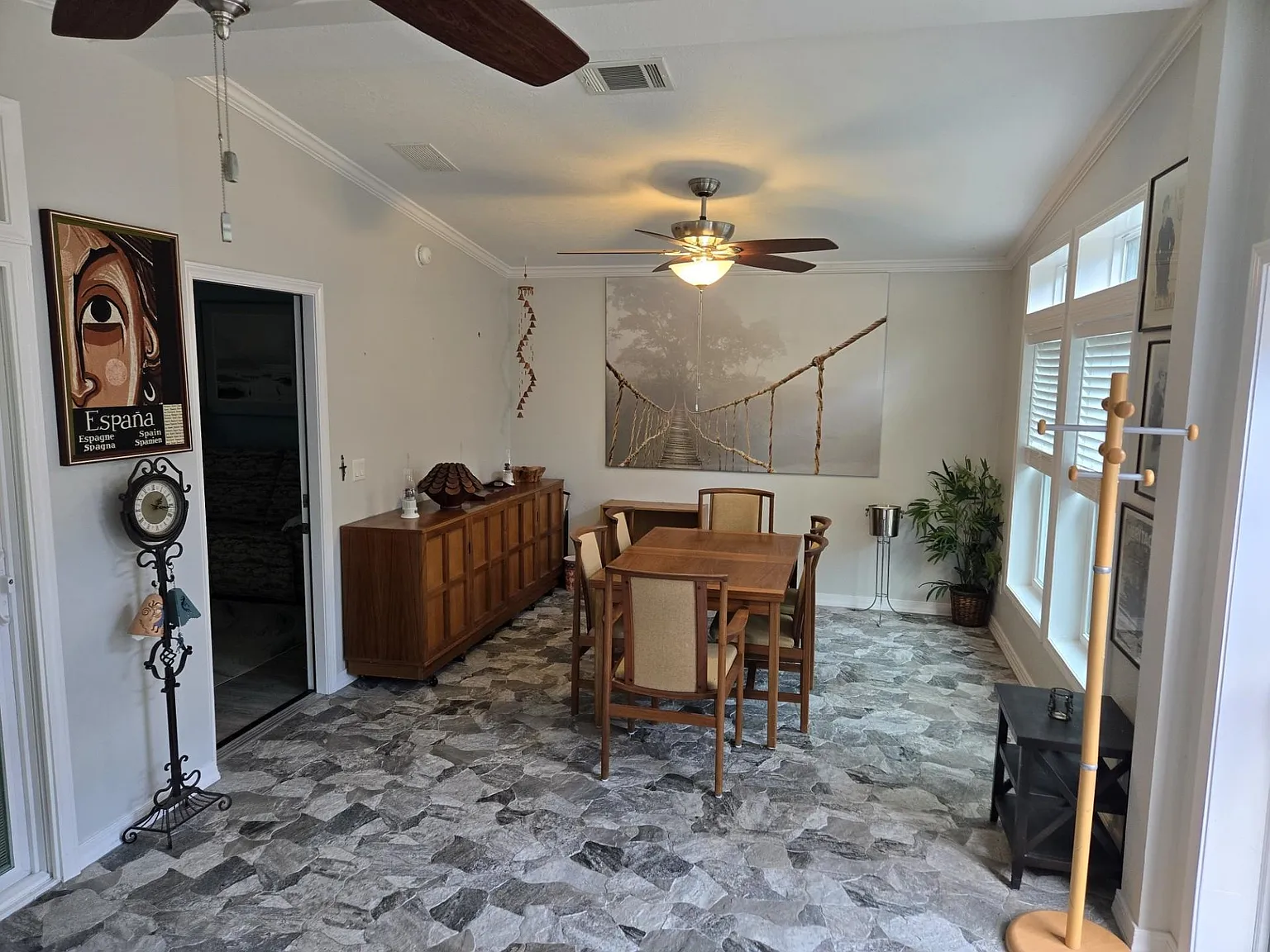 2 bed, 1300 sqft, $2,200 — Photo 2