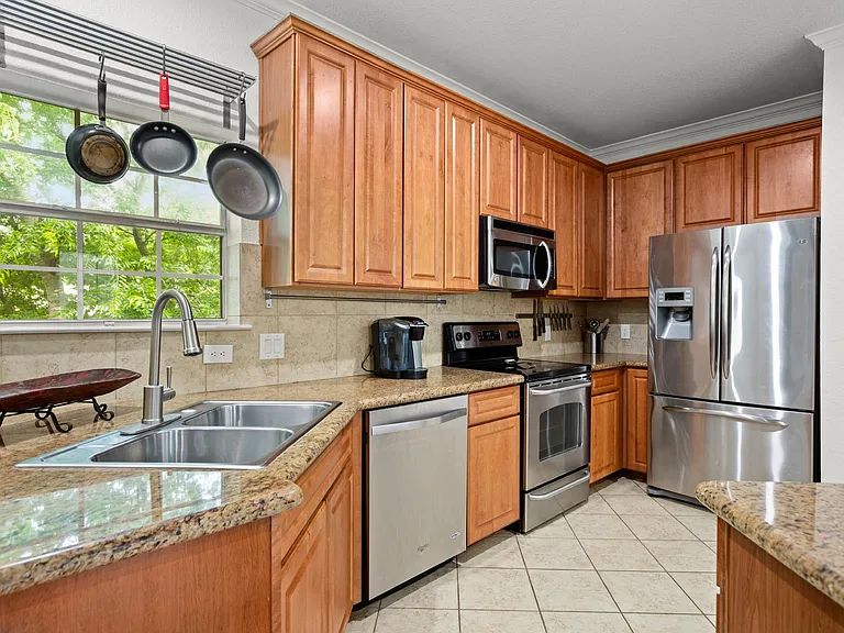 1402 Parker Ln #4 — Photo 9