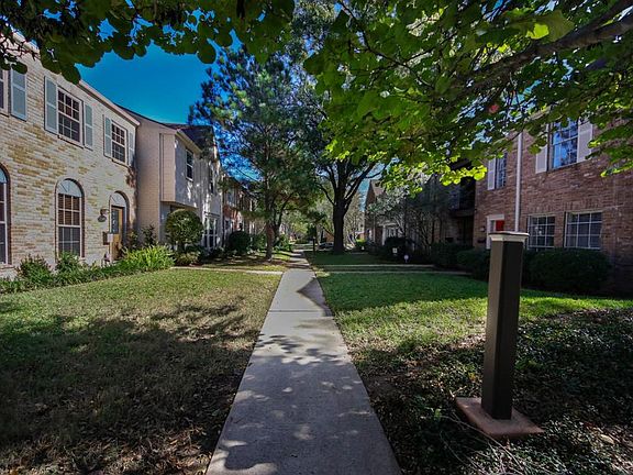 3rd image of 1129 Country Place Dr