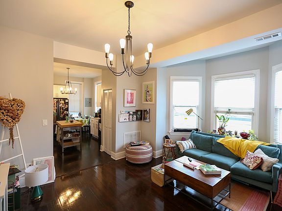 2nd image of 2019 N Mozart St APT 2R