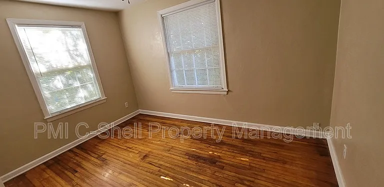 302 Rue Max St — Photo 7