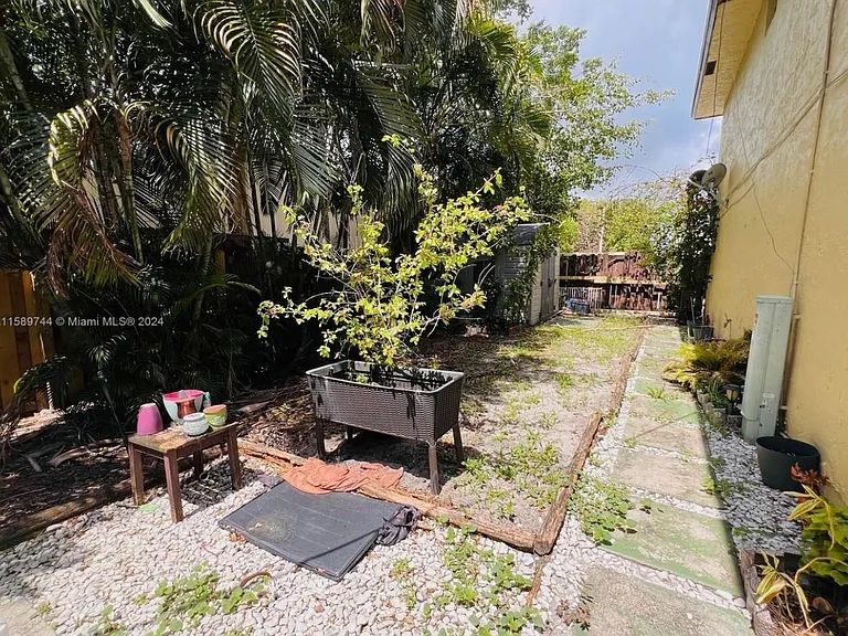 6534 SW 41st St — Photo 8