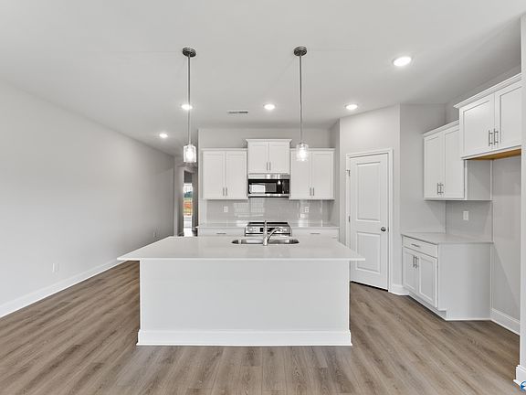 4th image of 315 Keller Dr