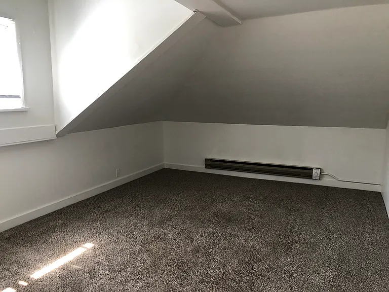 610 NE Gray Ln — Photo 10