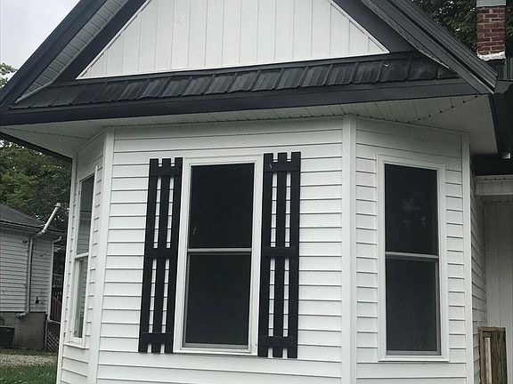 3rd image of 143 N Elmarch Ave