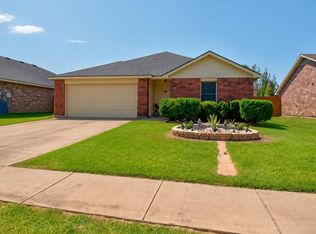 302 Quail Crossing Dr, Sanger, TX 76266