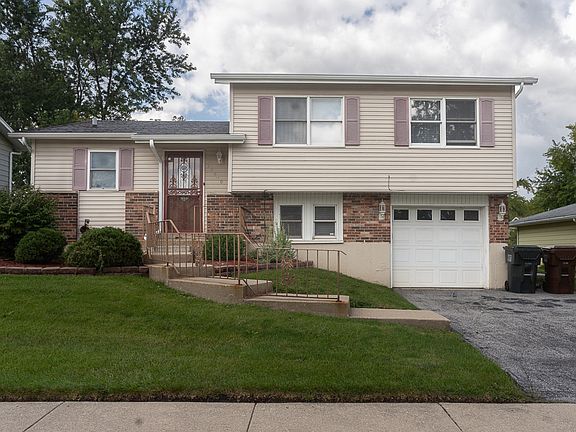 2nd image of 17840 Yale Ln