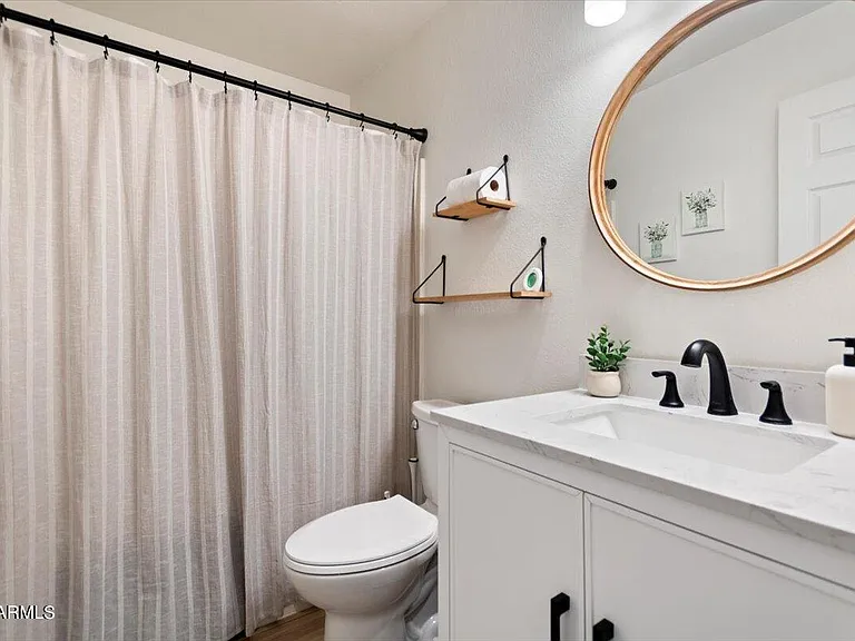 1017 E Maryland Ave #116 — Photo 18