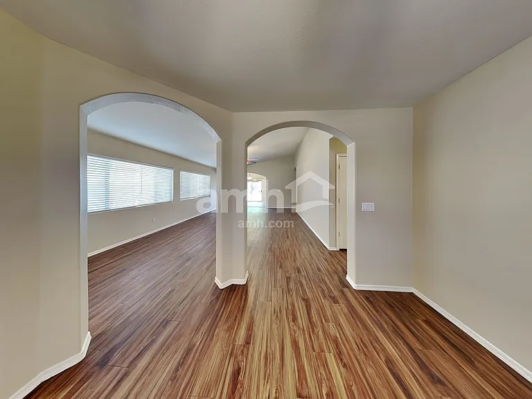 5354 W Jessica Ln — Photo 8