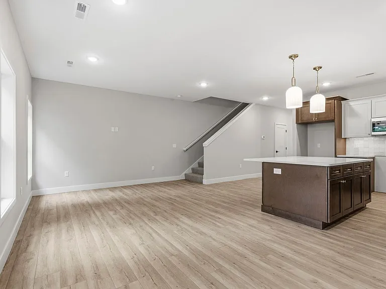 2191 W Parkview Ave — Photo 32