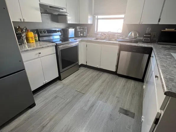 7131 133a St #201, Surrey, BC V3W 8A1