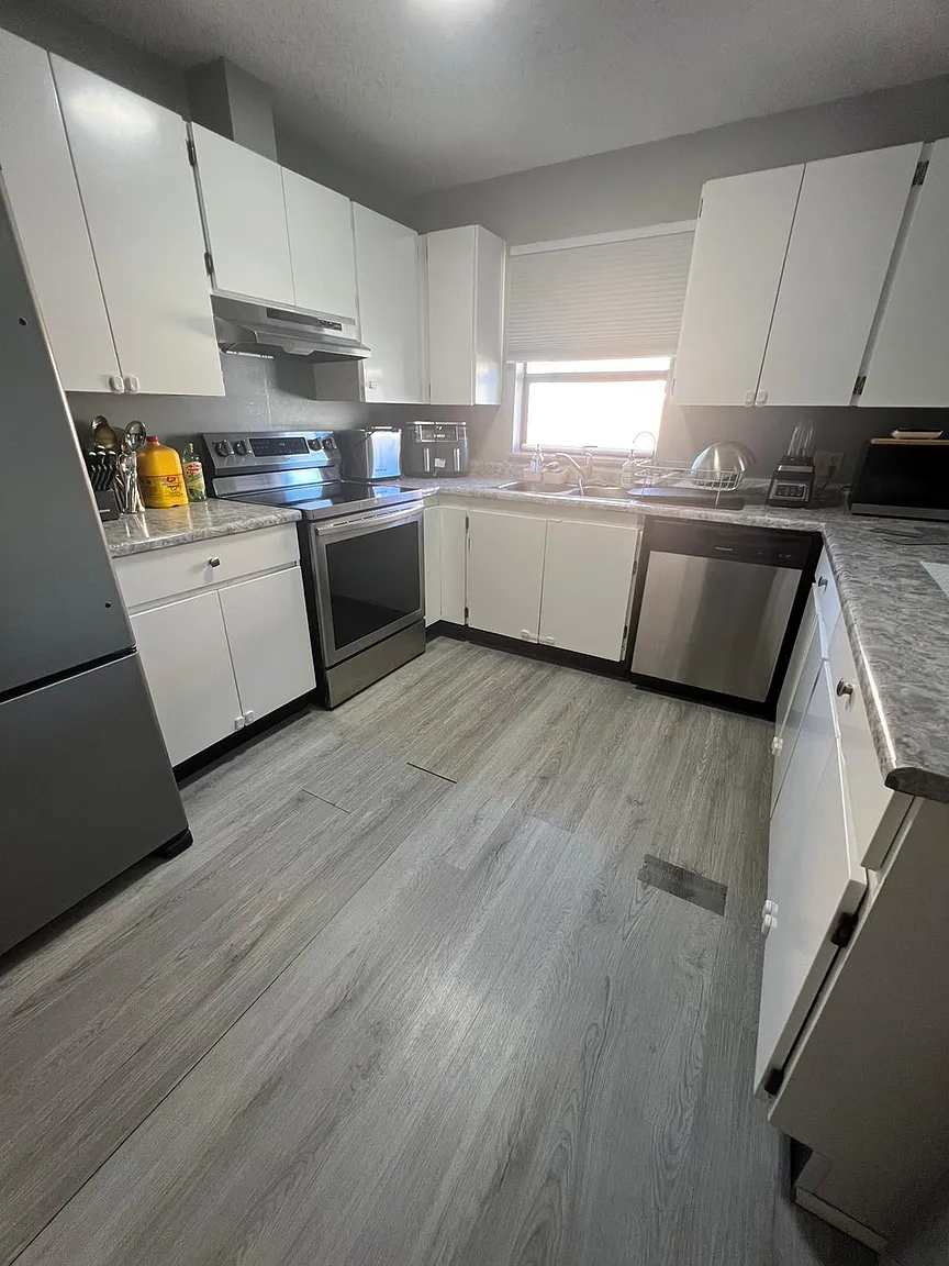 7131 133a St #201 photo 1