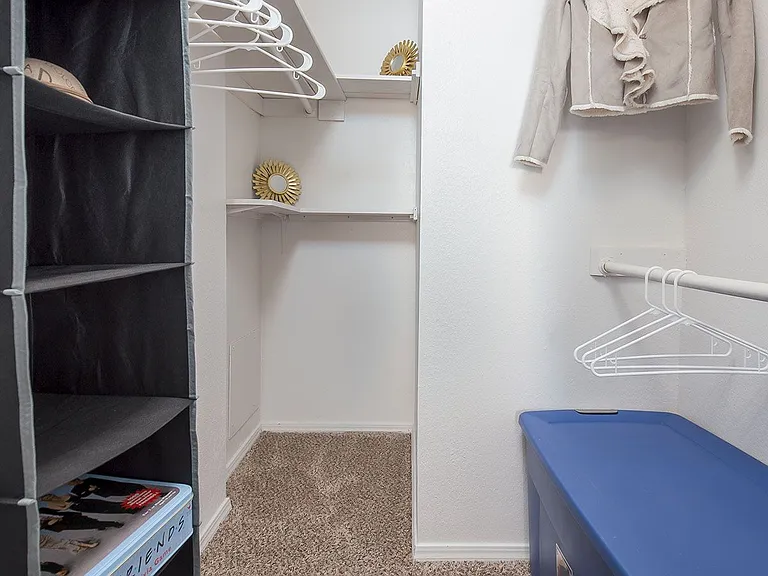 4548 S Elm Pl — Photo 4